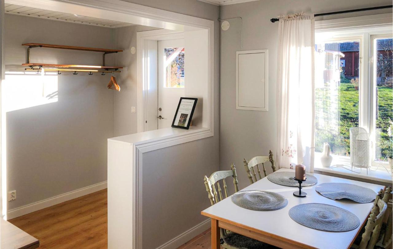 Cozy Home In Raettvik With Kitchen Buitenkant foto
