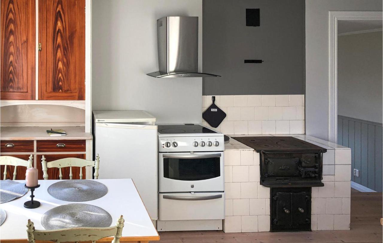 Cozy Home In Raettvik With Kitchen Buitenkant foto