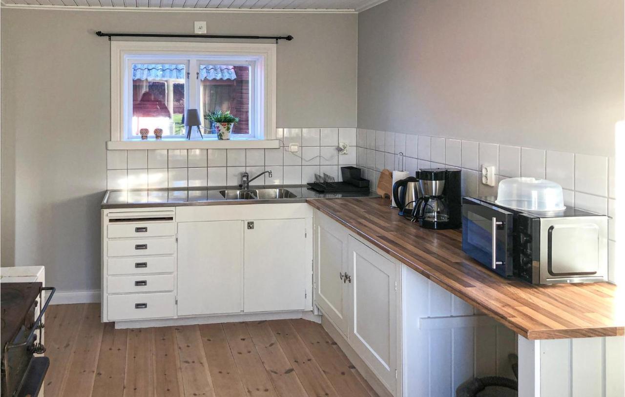 Cozy Home In Raettvik With Kitchen Buitenkant foto